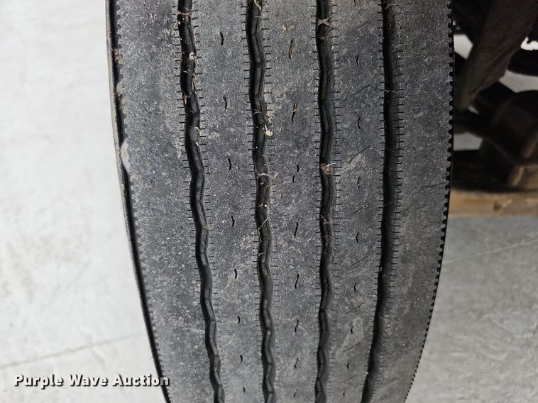 image for item DQ1153 2001  Chevrolet C6500  boom lift  truck