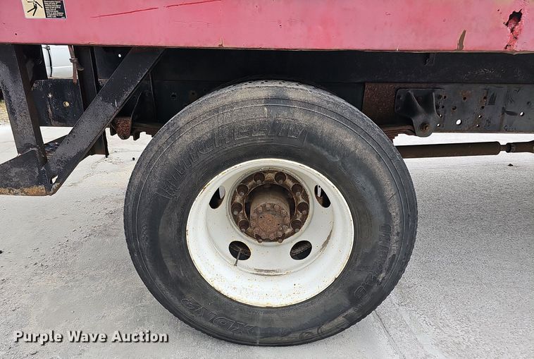 image for item DQ1153 2001  Chevrolet C6500  boom lift  truck