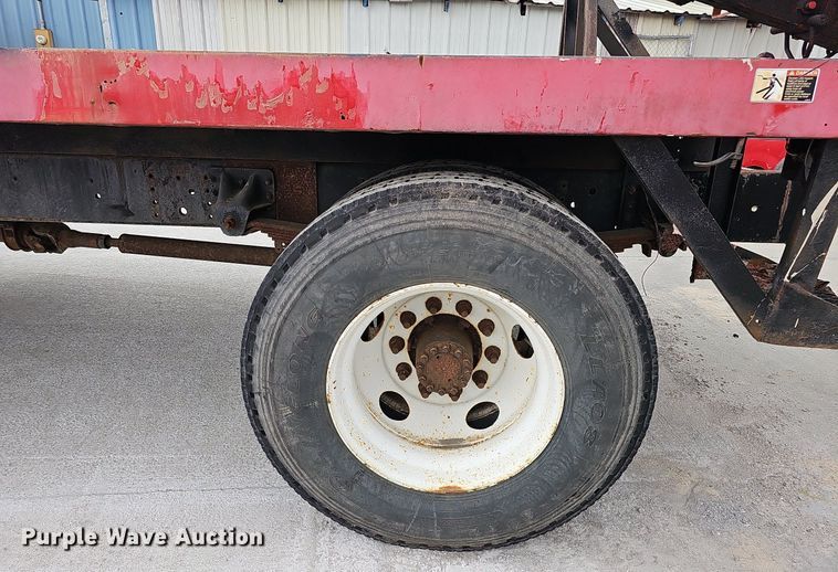 image for item DQ1153 2001  Chevrolet C6500  boom lift  truck