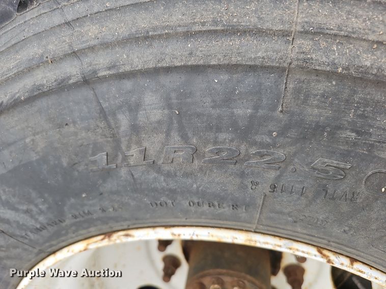 image for item DQ1153 2001  Chevrolet C6500  boom lift  truck