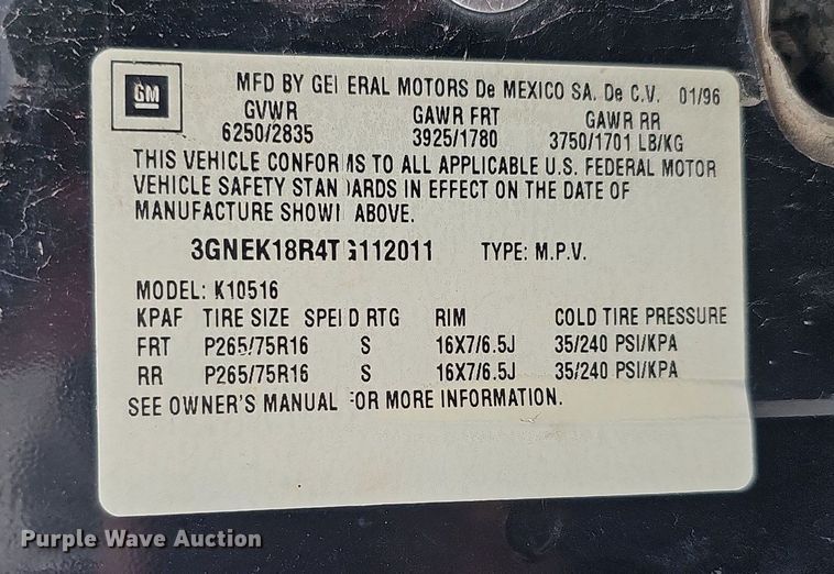 image for item DQ1153 2001  Chevrolet C6500  boom lift  truck