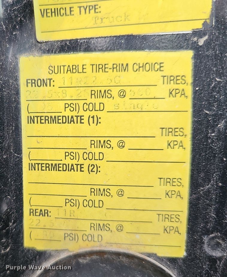 image for item DQ1153 2001  Chevrolet C6500  boom lift  truck