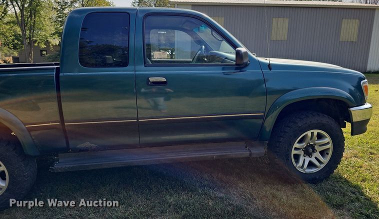 image for item DQ1154 1997 Toyota T100  XtraCab pickup truck