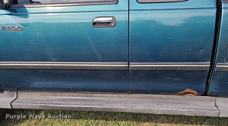 image for item DQ1154 1997 Toyota T100  XtraCab pickup truck