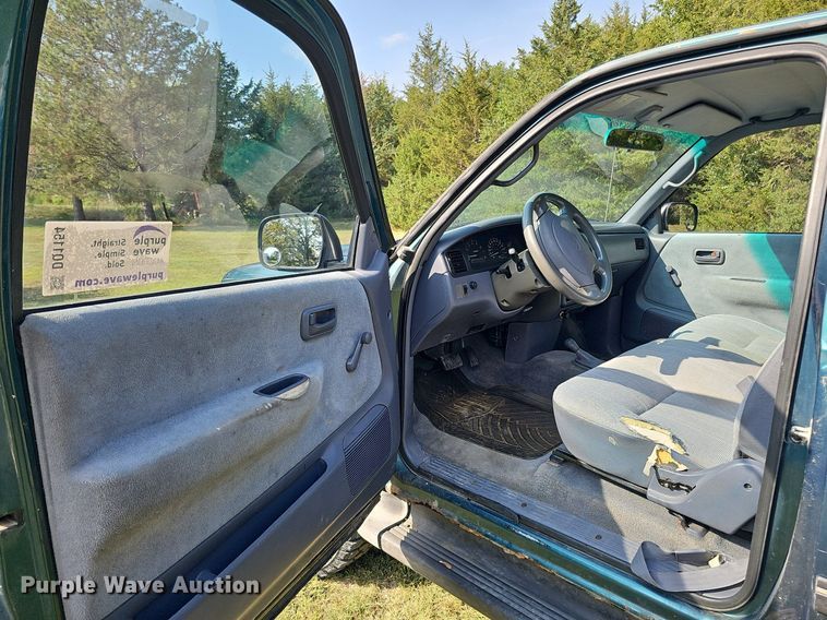 image for item DQ1154 1997 Toyota T100  XtraCab pickup truck