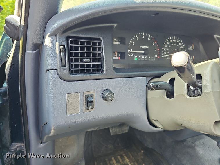 image for item DQ1154 1997 Toyota T100  XtraCab pickup truck