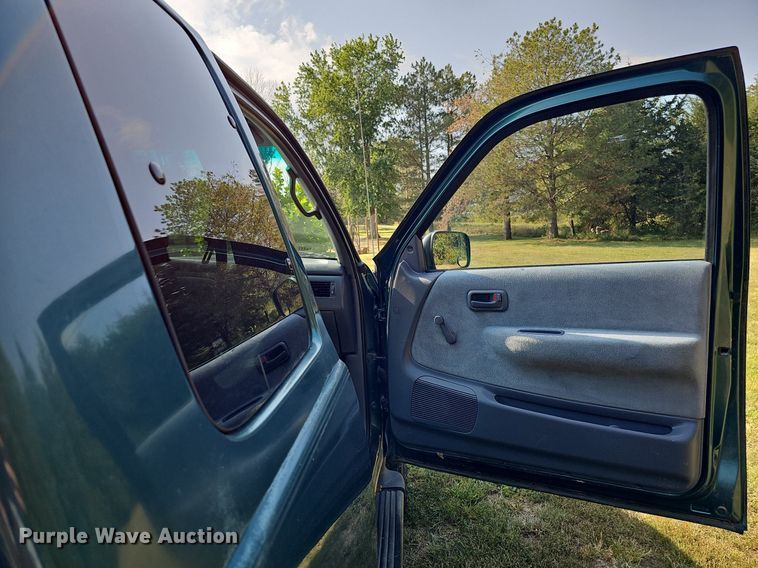 image for item DQ1154 1997 Toyota T100  XtraCab pickup truck