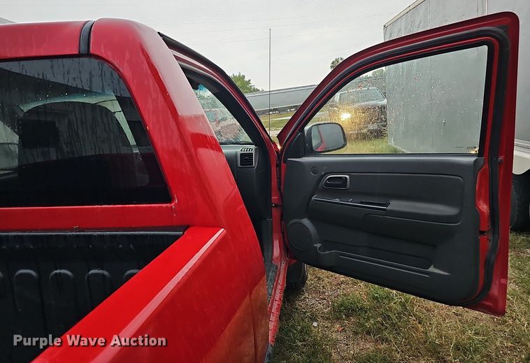 image for item DQ1159 2005 Chevrolet Colorado LS  pickup truck