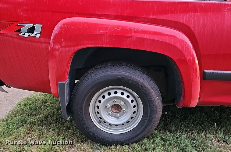 image for item DQ1159 2005 Chevrolet Colorado LS  pickup truck