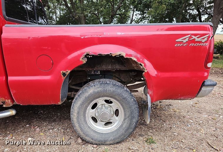 image for item DQ1163 2002 Ford F250 Super Duty Lariat  Crew Cab pickup truck