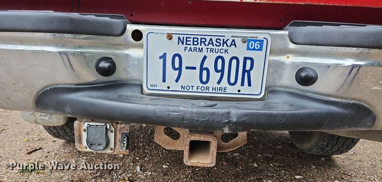 image for item DQ1163 2002 Ford F250 Super Duty Lariat  Crew Cab pickup truck