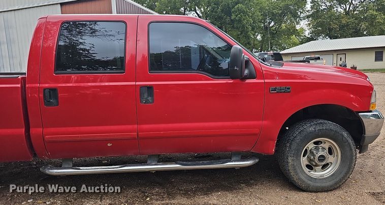 image for item DQ1163 2002 Ford F250 Super Duty Lariat  Crew Cab pickup truck