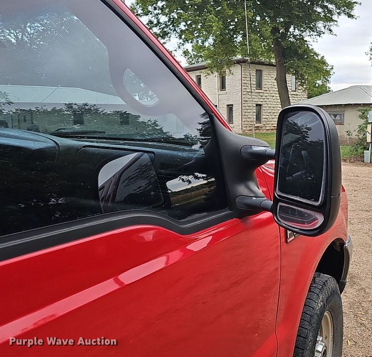 image for item DQ1163 2002 Ford F250 Super Duty Lariat  Crew Cab pickup truck