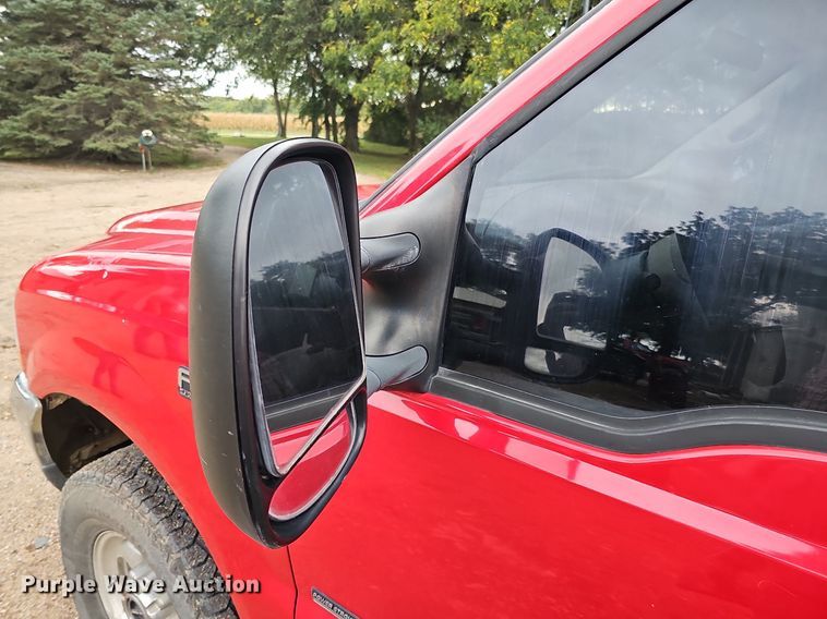 image for item DQ1163 2002 Ford F250 Super Duty Lariat  Crew Cab pickup truck