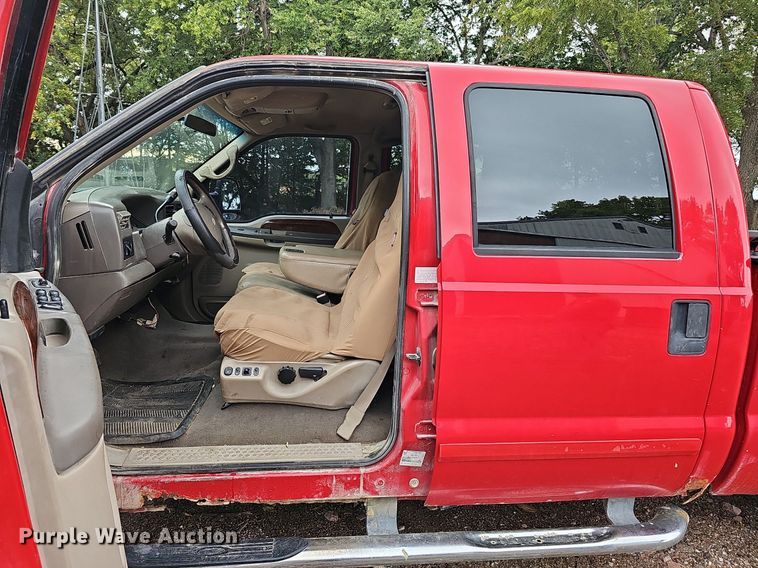 image for item DQ1163 2002 Ford F250 Super Duty Lariat  Crew Cab pickup truck