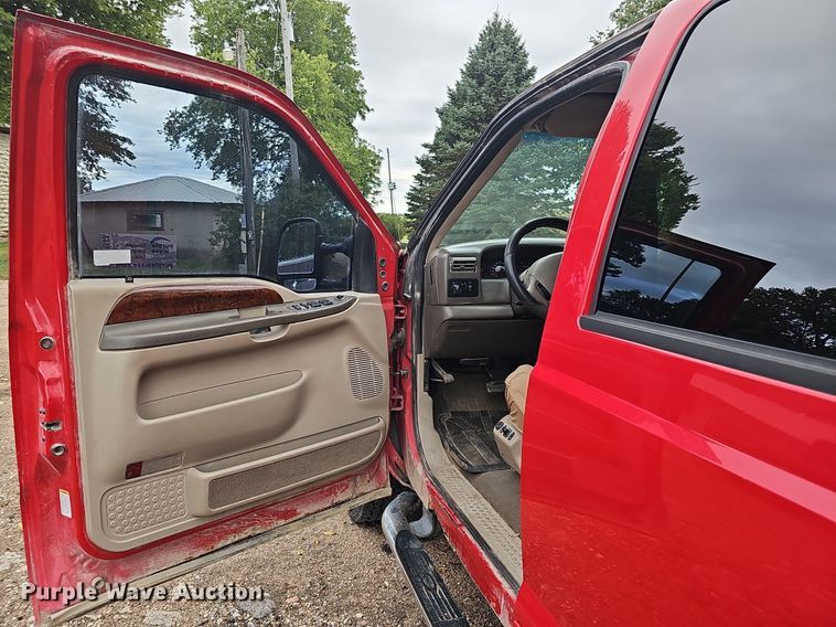 image for item DQ1163 2002 Ford F250 Super Duty Lariat  Crew Cab pickup truck