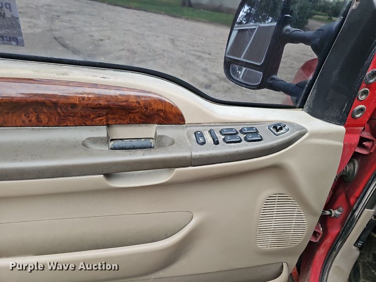 image for item DQ1163 2002 Ford F250 Super Duty Lariat  Crew Cab pickup truck