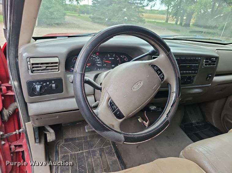 image for item DQ1163 2002 Ford F250 Super Duty Lariat  Crew Cab pickup truck