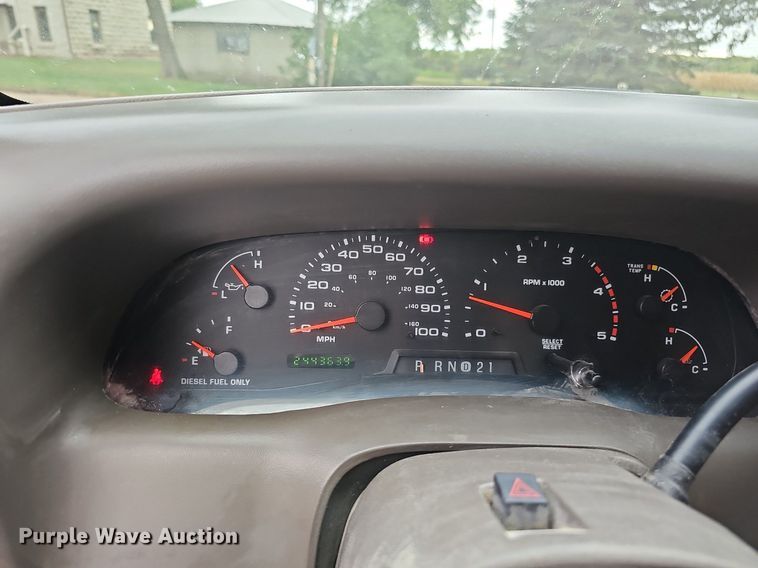 image for item DQ1163 2002 Ford F250 Super Duty Lariat  Crew Cab pickup truck