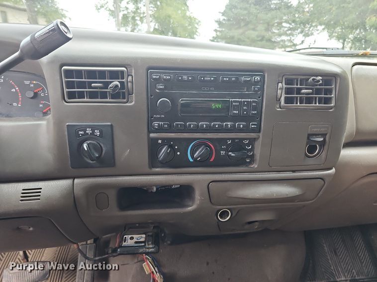 image for item DQ1163 2002 Ford F250 Super Duty Lariat  Crew Cab pickup truck