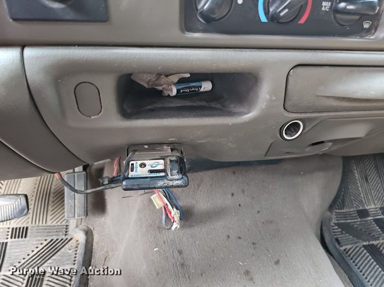 image for item DQ1163 2002 Ford F250 Super Duty Lariat  Crew Cab pickup truck