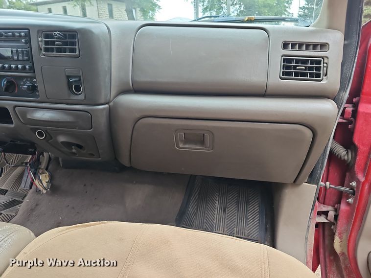 image for item DQ1163 2002 Ford F250 Super Duty Lariat  Crew Cab pickup truck