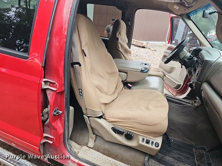 image for item DQ1163 2002 Ford F250 Super Duty Lariat  Crew Cab pickup truck