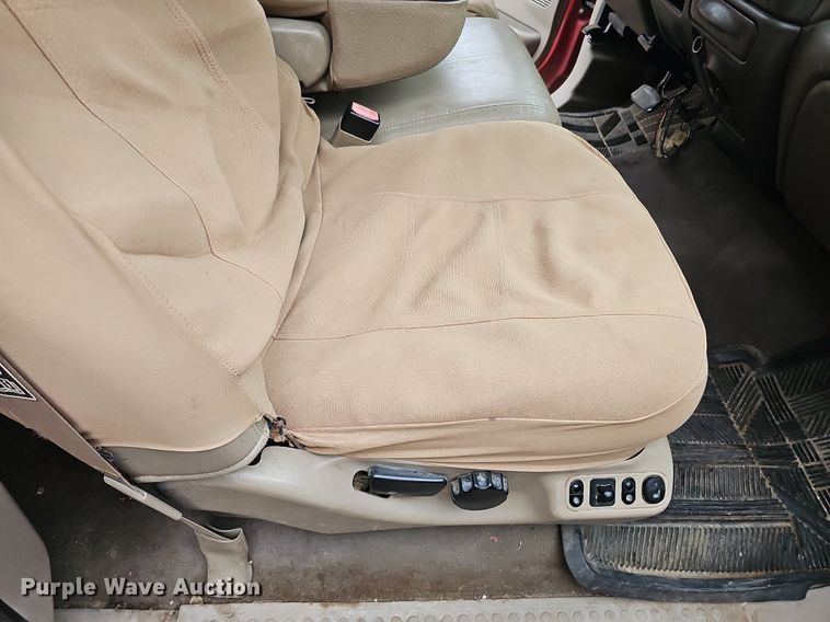 image for item DQ1163 2002 Ford F250 Super Duty Lariat  Crew Cab pickup truck