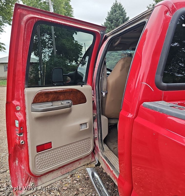 image for item DQ1163 2002 Ford F250 Super Duty Lariat  Crew Cab pickup truck