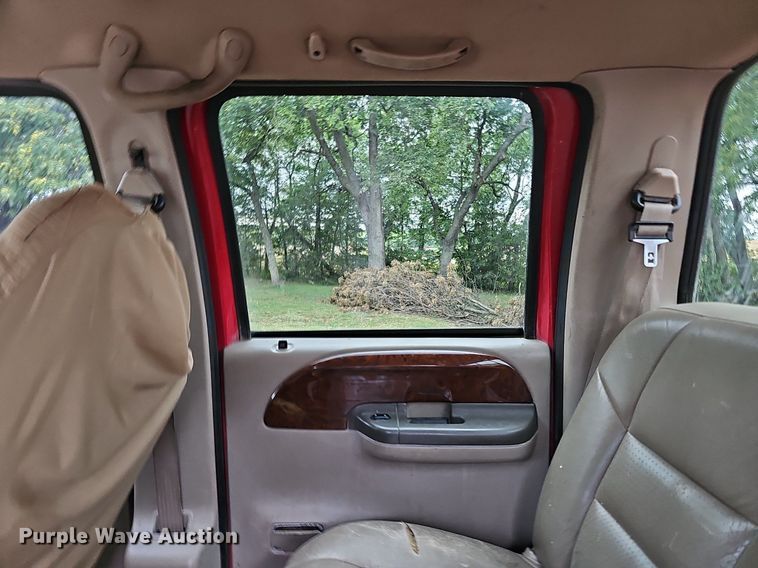 image for item DQ1163 2002 Ford F250 Super Duty Lariat  Crew Cab pickup truck