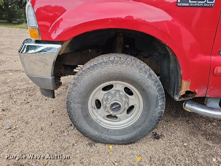 image for item DQ1163 2002 Ford F250 Super Duty Lariat  Crew Cab pickup truck