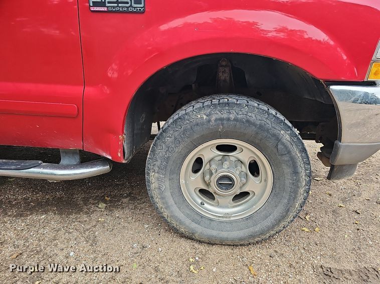 image for item DQ1163 2002 Ford F250 Super Duty Lariat  Crew Cab pickup truck