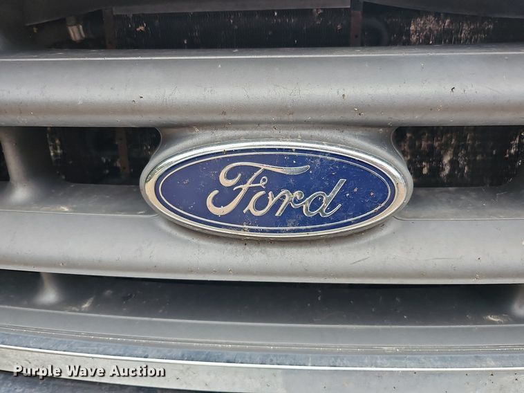 image for item DQ1163 2002 Ford F250 Super Duty Lariat  Crew Cab pickup truck