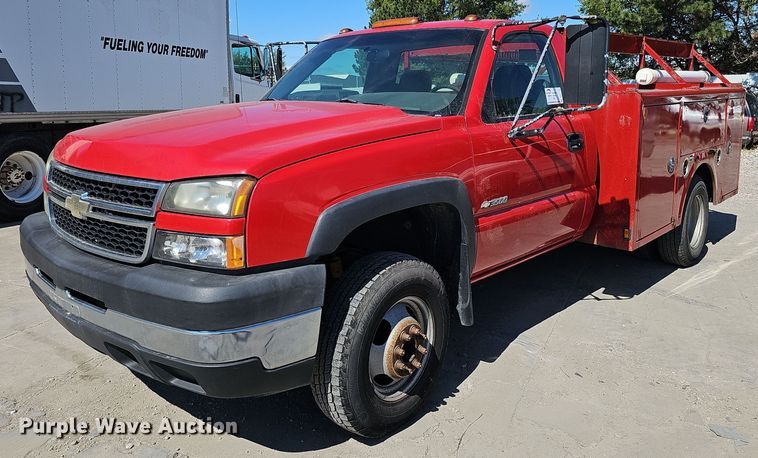 image for item DQ1172 2007 Chevrolet Silverado 3500  utility bed pickup truck