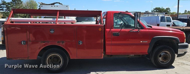 image for item DQ1172 2007 Chevrolet Silverado 3500  utility bed pickup truck