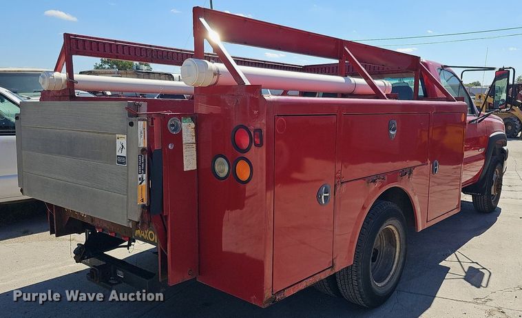 image for item DQ1172 2007 Chevrolet Silverado 3500  utility bed pickup truck