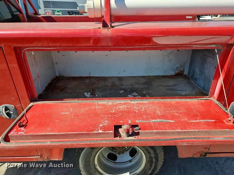 image for item DQ1172 2007 Chevrolet Silverado 3500  utility bed pickup truck