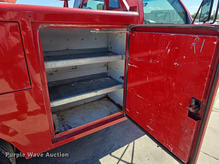 image for item DQ1172 2007 Chevrolet Silverado 3500  utility bed pickup truck