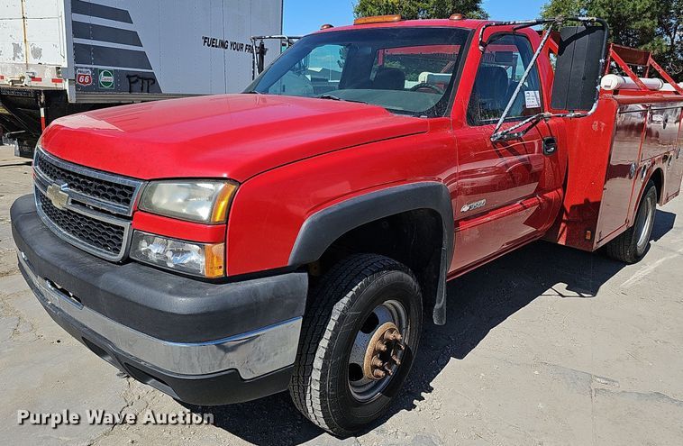 image for item DQ1172 2007 Chevrolet Silverado 3500  utility bed pickup truck