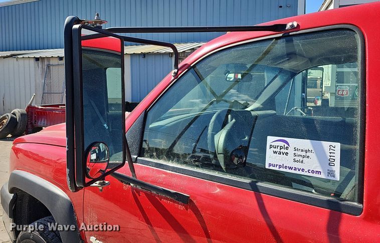 image for item DQ1172 2007 Chevrolet Silverado 3500  utility bed pickup truck