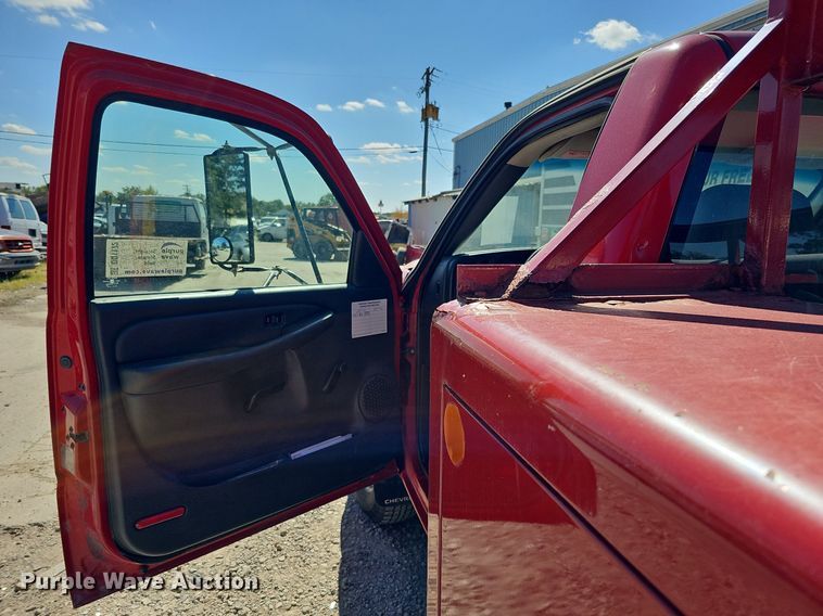 image for item DQ1172 2007 Chevrolet Silverado 3500  utility bed pickup truck