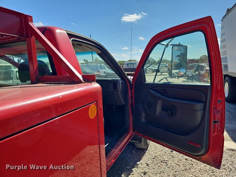 image for item DQ1172 2007 Chevrolet Silverado 3500  utility bed pickup truck