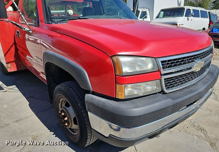 image for item DQ1172 2007 Chevrolet Silverado 3500  utility bed pickup truck