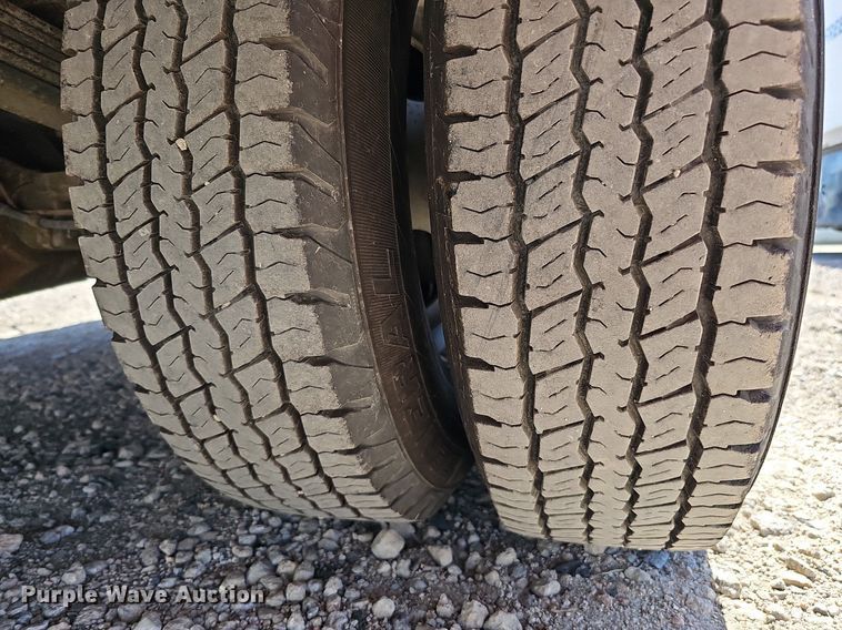 image for item DQ1172 2007 Chevrolet Silverado 3500  utility bed pickup truck