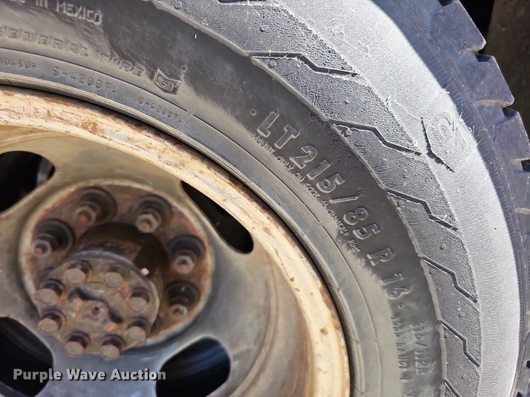 image for item DQ1172 2007 Chevrolet Silverado 3500  utility bed pickup truck