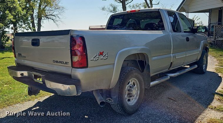 image for item DQ1184 2005 Chevrolet Silverado 2500HD  Ext. Cab pickup truck