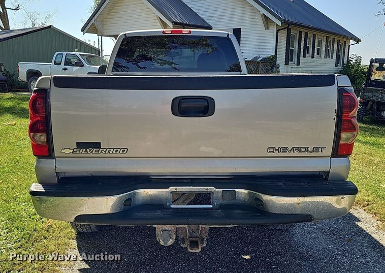 image for item DQ1184 2005 Chevrolet Silverado 2500HD  Ext. Cab pickup truck