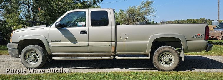 image for item DQ1184 2005 Chevrolet Silverado 2500HD  Ext. Cab pickup truck