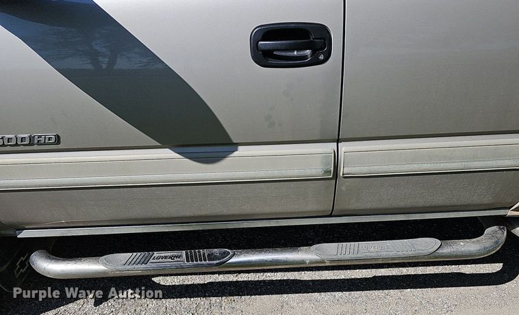 image for item DQ1184 2005 Chevrolet Silverado 2500HD  Ext. Cab pickup truck