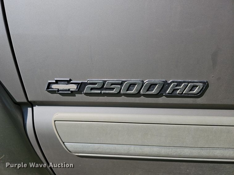 image for item DQ1184 2005 Chevrolet Silverado 2500HD  Ext. Cab pickup truck